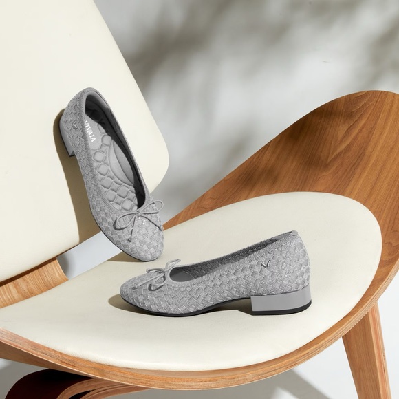 Vivaia Round-Toe Small Bow Block Heels (Bianca) - Picture 8 of 16